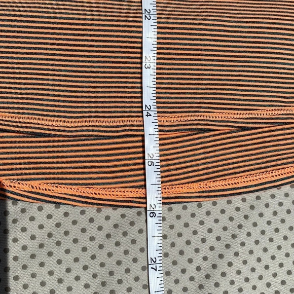 🌸Athleta long sleeve orange and gray top with thumb holes size small - Picture 9 of 11